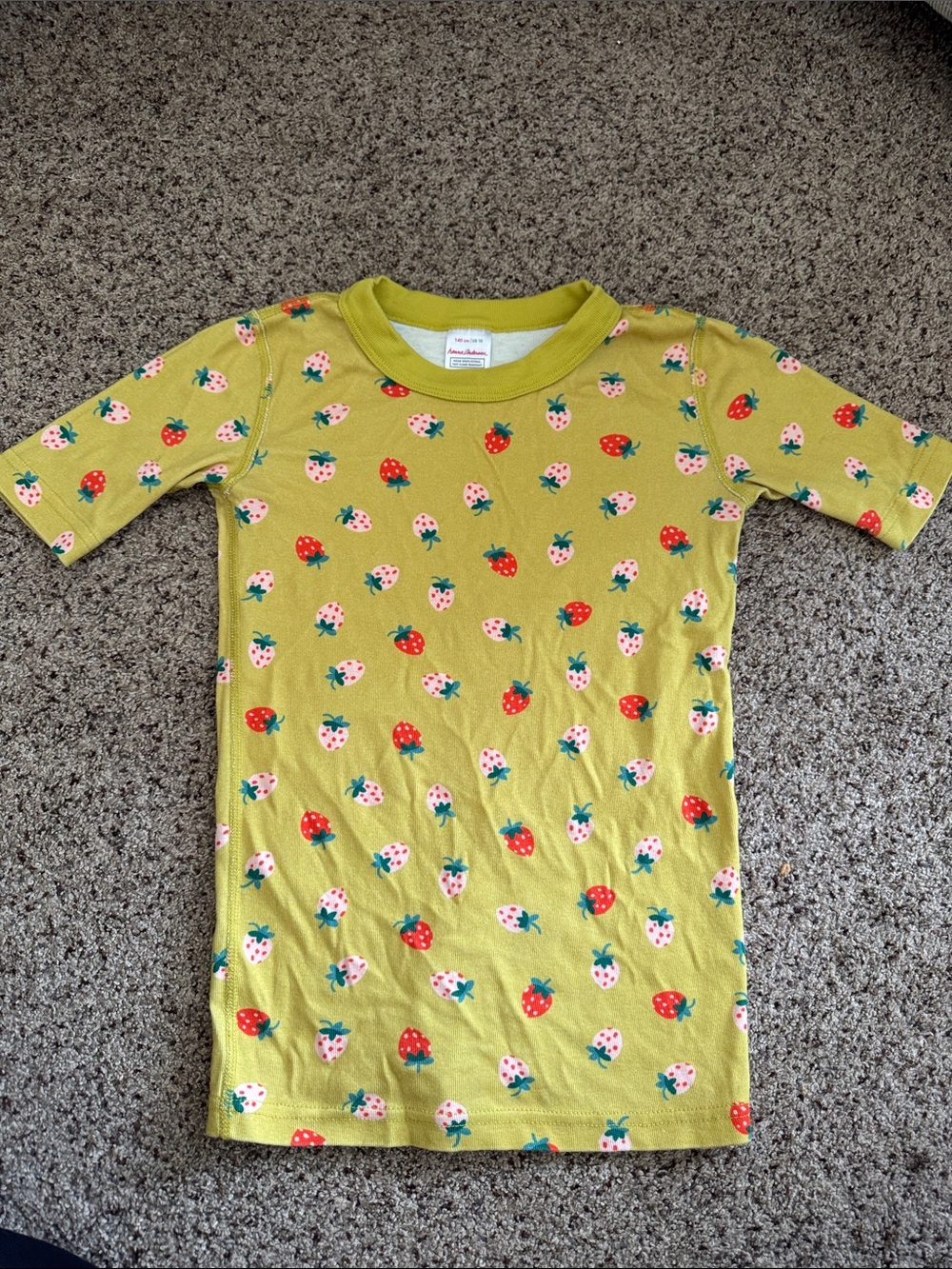 Hanna Andersson Green Daisy & Yellow Strawberry Pajamas (2 sets) - Picture 4 of 9